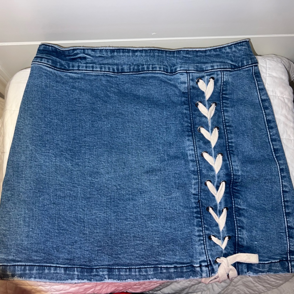 MINI SKIRT WITH LACE STRAP